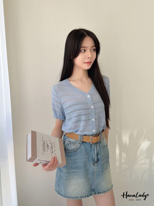 LLA48 柔美親膚排釦上衣 