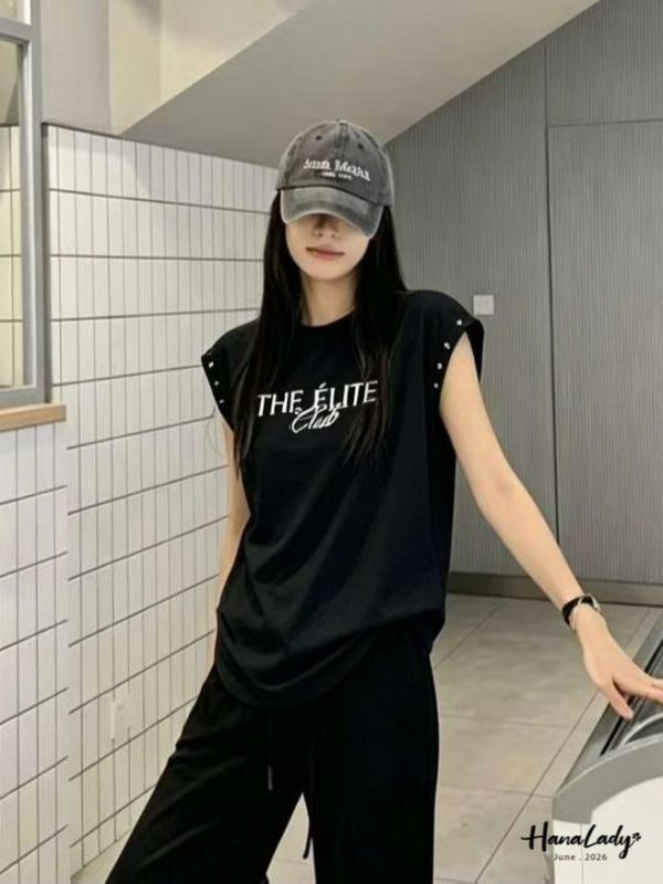 LLA23 星星鉚釘袖字母T 