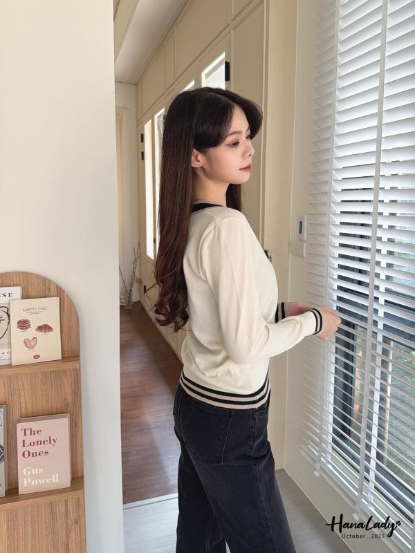 WTB20 配色領細針織親膚排釦衫 