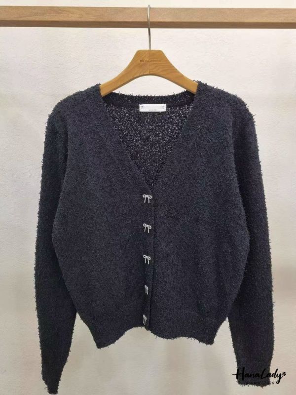 LEA54 毛毛蝴蝶結釦針織上衣 