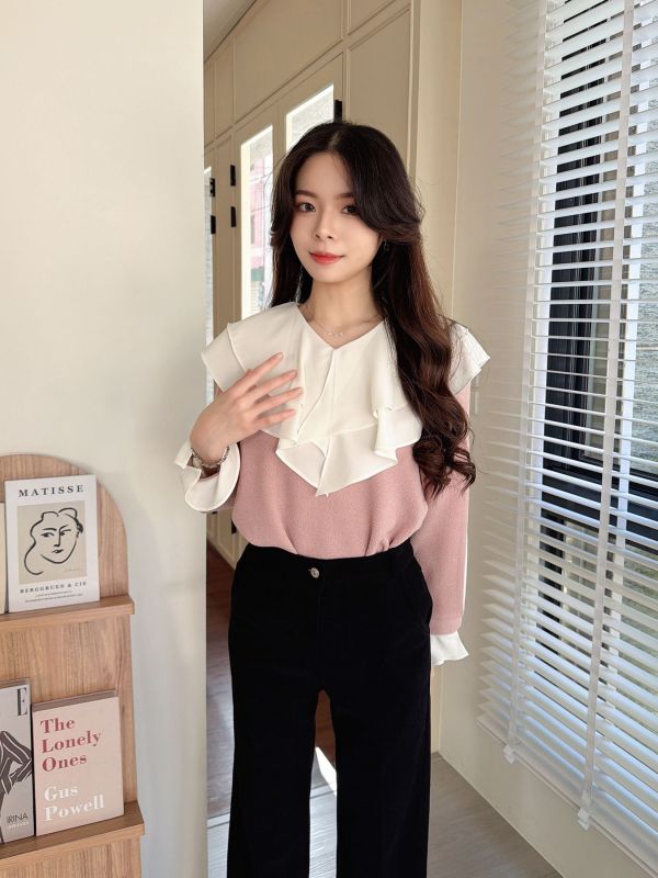 WQA53 波浪三角層刺領針織上衣 