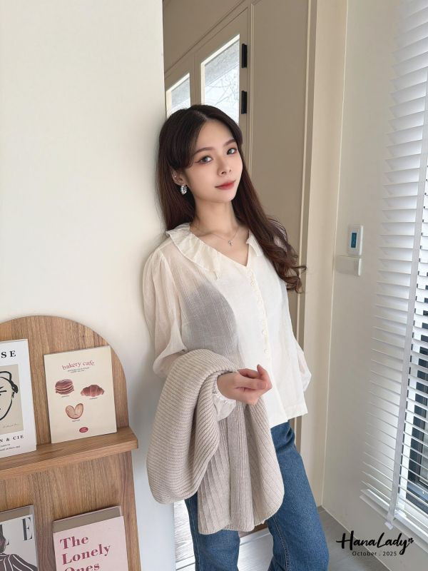 WTA77 可愛壓摺領排釦壓紋上衣 