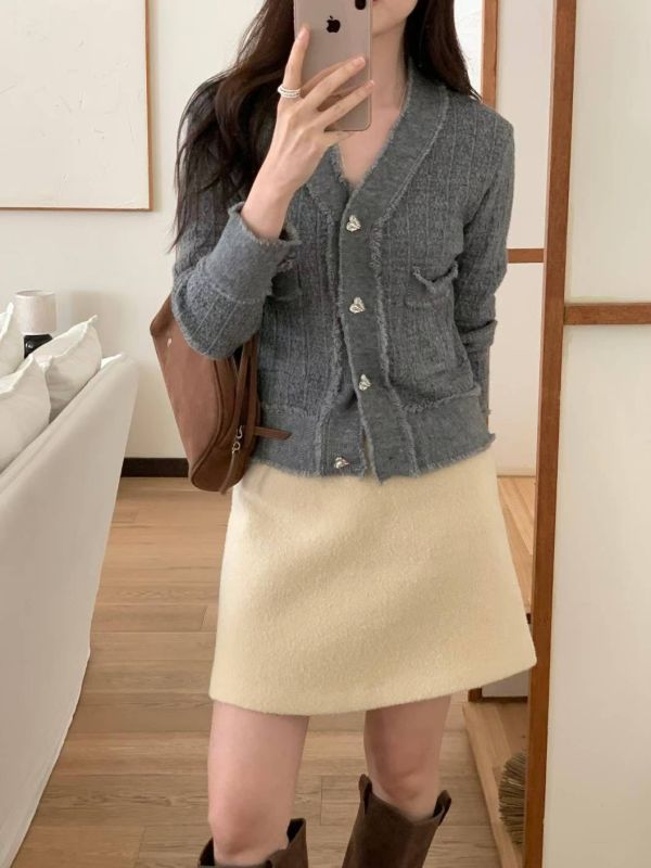 WQB25 愛心釦毛鬚邊針織上衣 