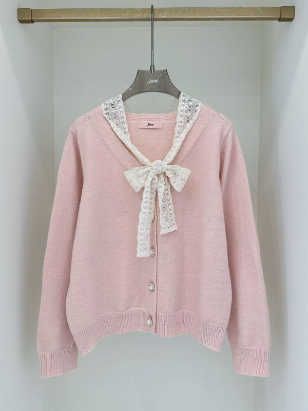 WQA22 綁結蕾絲釘珠釦針織上衣 