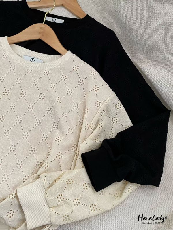 WTB40 細緻棉柔簍空袖上衣 