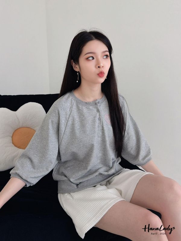 LFA88 學院風三釦刺繡愛心上衣 