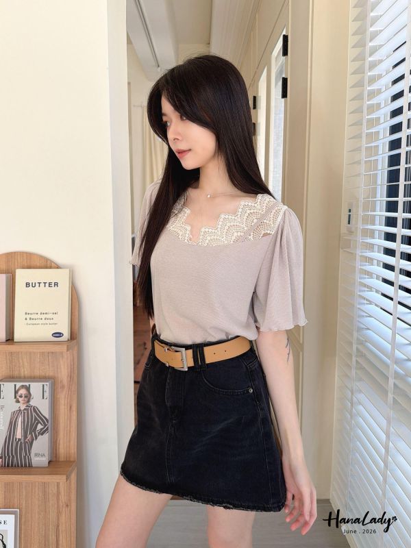 LLA30 舒服軟針織蕾絲領上衣 