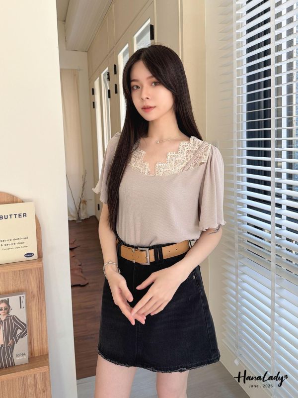 LLA30 舒服軟針織蕾絲領上衣 