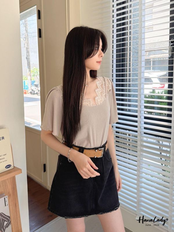 LLA30 舒服軟針織蕾絲領上衣 