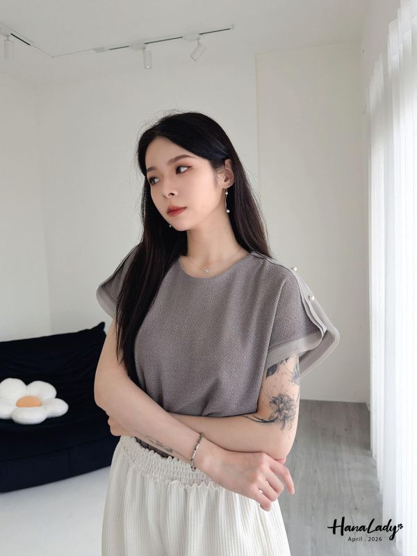 LFA37 質感珍珠肩設計上衣 