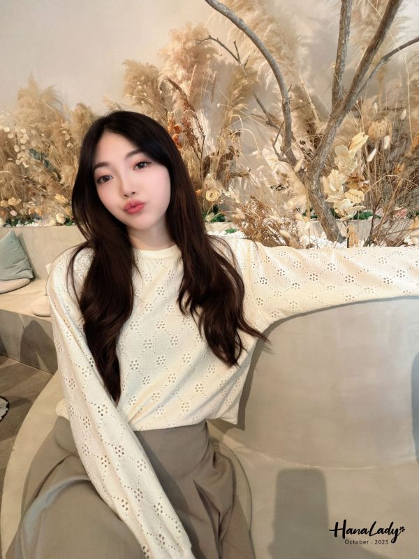 WTB40 細緻棉柔簍空袖上衣 