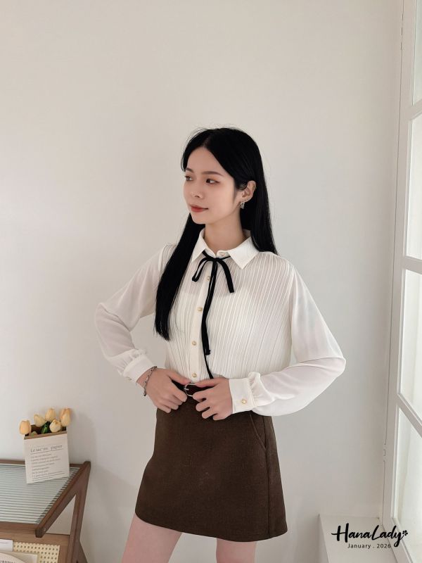 LEA27 造型金扣雪紡壓紋上衣 