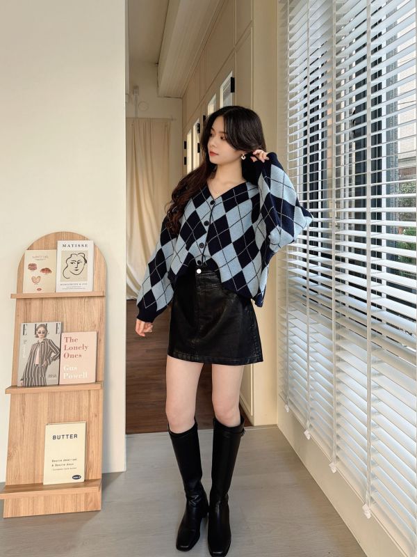 WQA16 菱格紋配色排釦上衣 