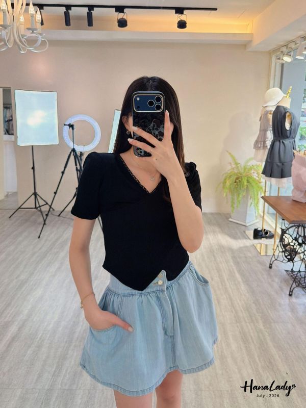 LCA12 交叉設計蕾絲邊上衣 