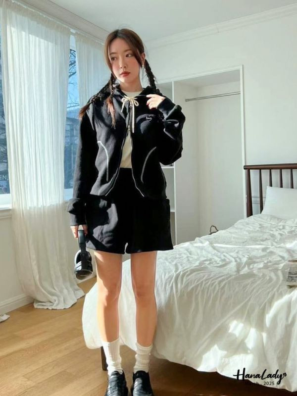 WSA28 愛心徽章車線連帽外套 