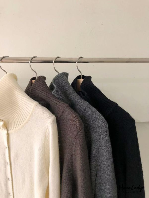 LEB02 簡約壓釦翻領針織上衣 