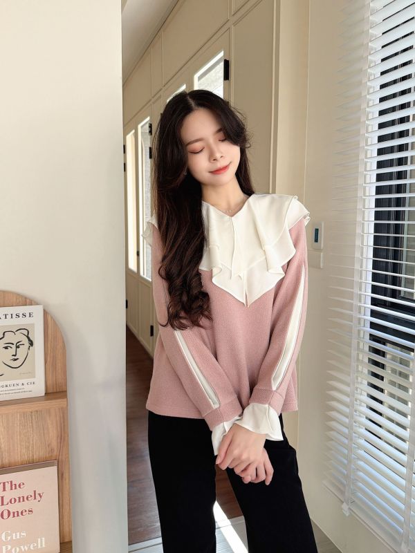 WQA53 波浪三角層刺領針織上衣 