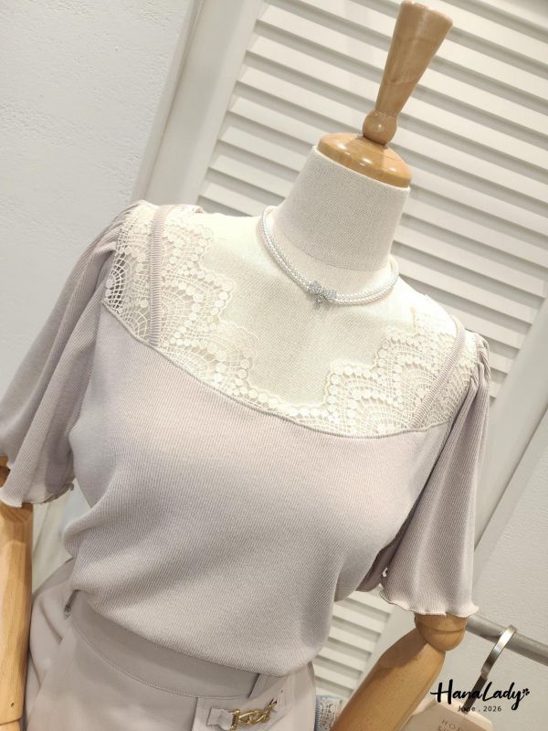 LLA30 舒服軟針織蕾絲領上衣 