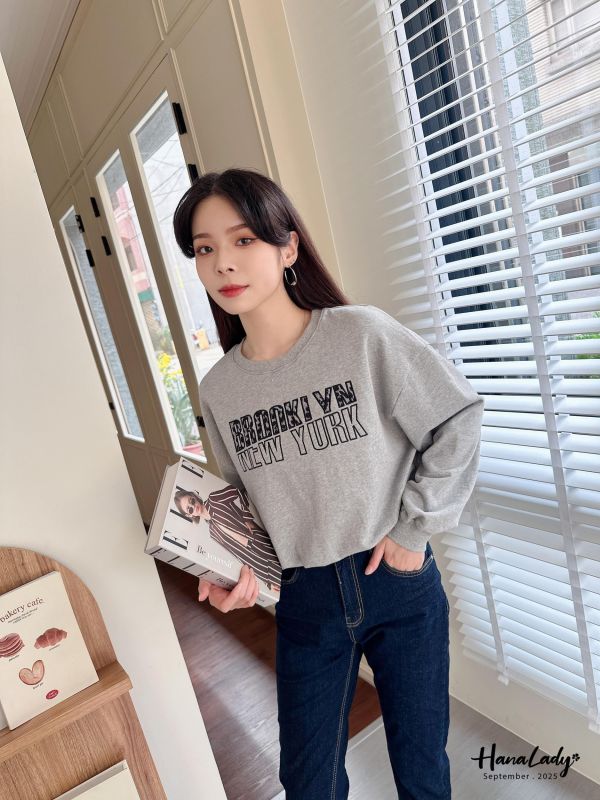 WKA29 刺繡豹紋字母大學T 