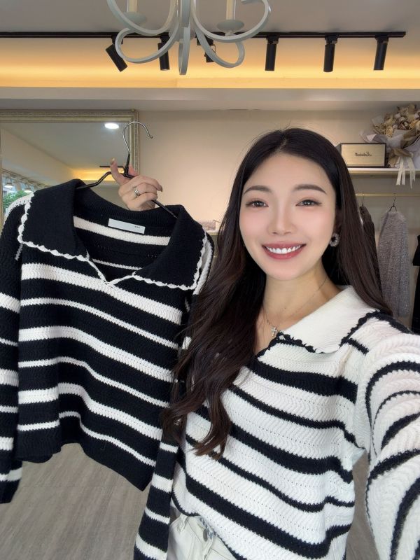 WTA52 波浪邊翻領條紋針織上衣 