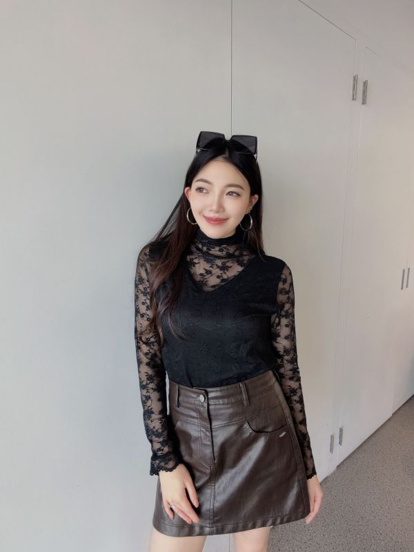 WQB72 V線假兩件內磨毛蕾絲上衣 