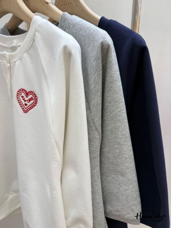 LFA88 學院風三釦刺繡愛心上衣 