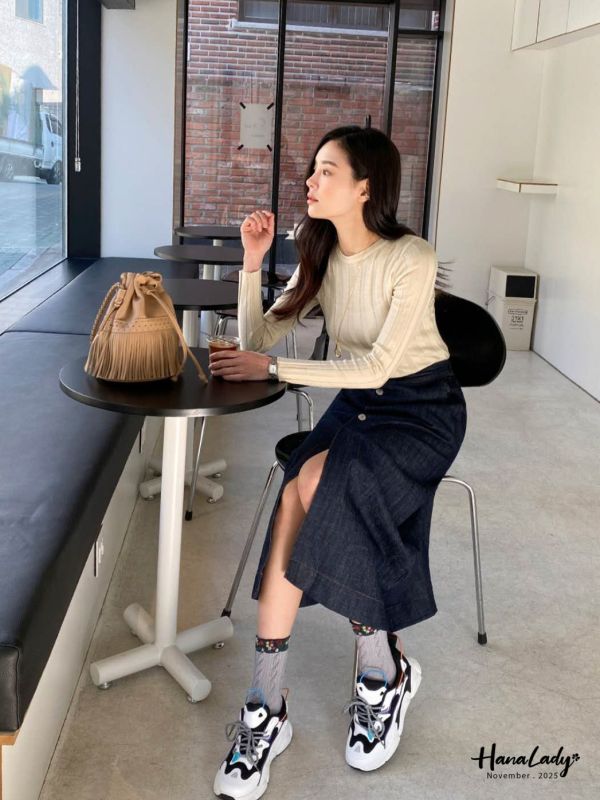 WJA75 前開衩排釦直筒丹寧裙 