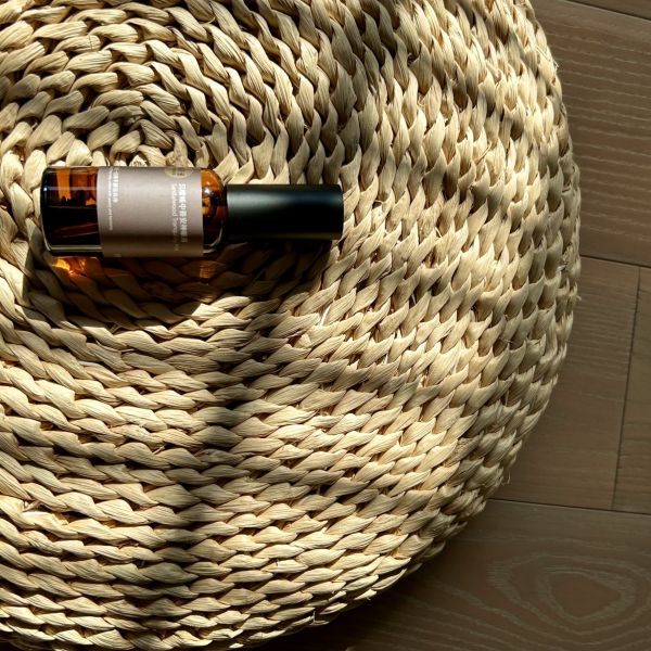 【弗貝多】沉檀帳中香安神噴霧 Sandalwood Tranquility Guardian Mist l 居家安神 驅散濁氣 靜心冥想 出行防護  l  黑碧璽水晶與午時水的結合 l 專注於安定心神與空間守護  l  阿彌陀佛聖誕日 弗貝多, 沉檀安神噴霧, 黑碧璽, 能量屏障, 安神噴霧, 睡眠噴霧, 午時水, 能量保護, 深層安神, 精油噴霧