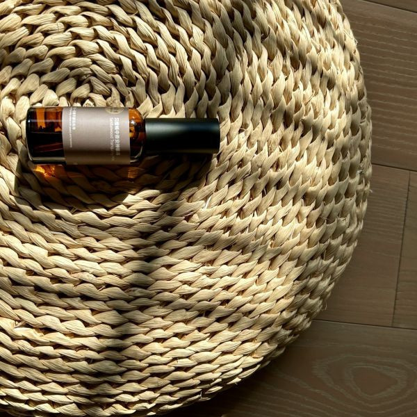 沉檀帳中香安神噴霧 Sandalwood Tranquility Guardian Mist l 居家安神 驅散濁氣 靜心冥想 出行防護  l  黑碧璽水晶與午時水的結合 l 專注於安定心神與空間守護 弗貝多, 沉檀安神噴霧, 黑碧璽, 能量屏障, 安神噴霧, 睡眠噴霧, 午時水, 能量保護, 深層安神, 精油噴霧