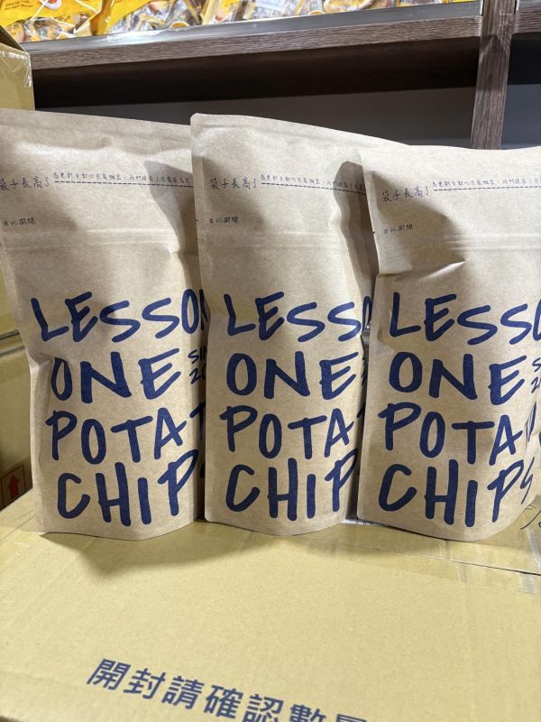 台中 Lesson one洋芋片 150g 