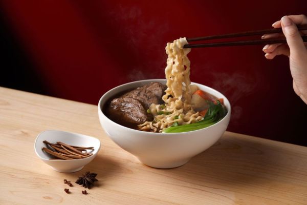 馥桂紅燒牛肉麵(冷凍調理包2入/組) 