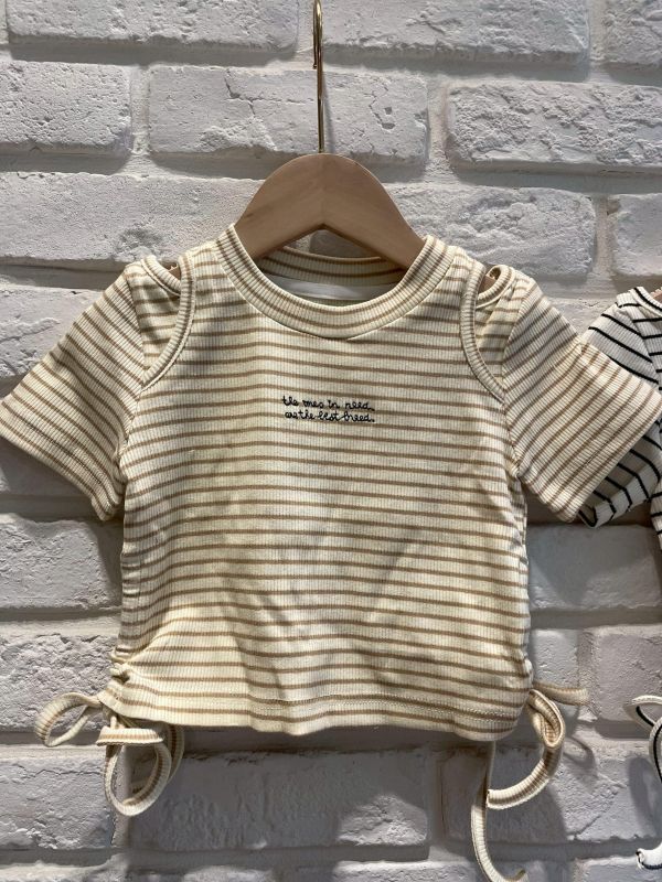 26083-1現貨夏款女童咖條紋短版設計感抽繩上衣尺寸80-120 