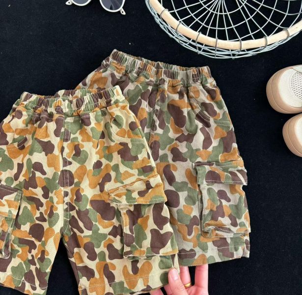 預購夏款男童日系滿版迷彩短褲 