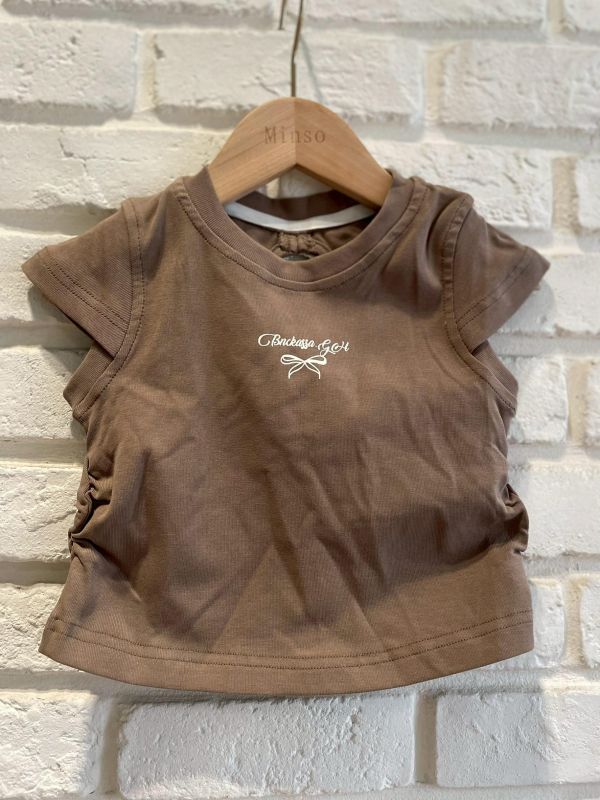 26185-2現貨夏款女童字母設計感咖色蝴蝶結露背上衣尺寸80-120 