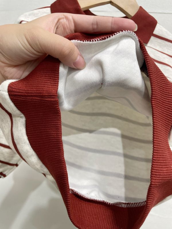 現貨秋款男女童字母微笑上衣尺寸90-130 