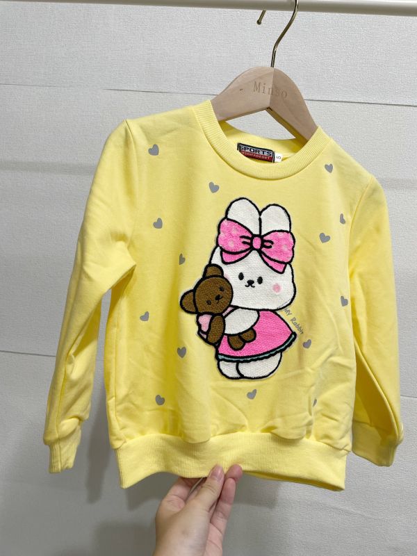 現貨秋款可愛兔兔抱熊熊上衣 