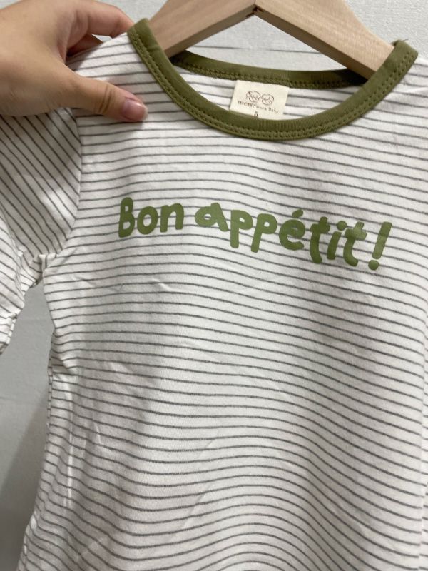 現貨秋款男童字母包邊綠條上衣 