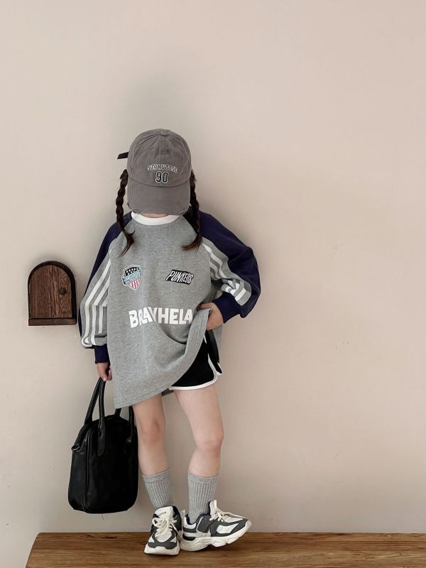 預購春款女童字母休閒撞色上衣尺寸90-140 