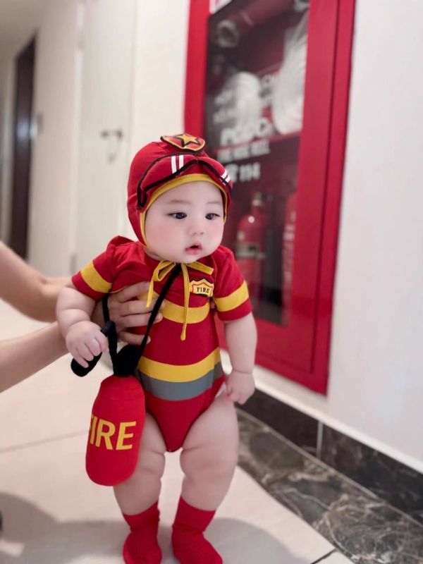 預購男寶消防員造型包屁衣含帽 