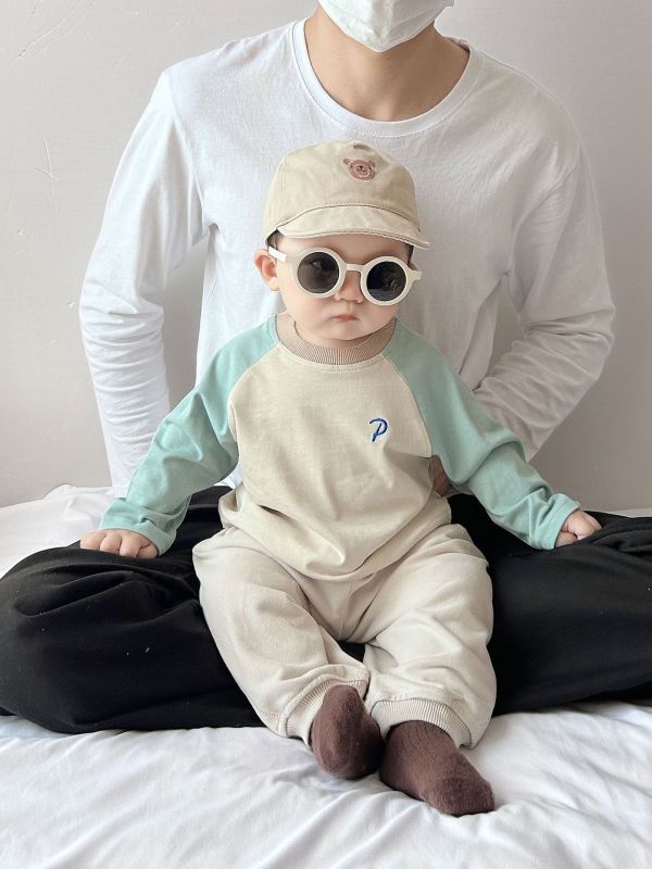 預購秋款男女童字母拼色拼接上衣尺寸73-110 