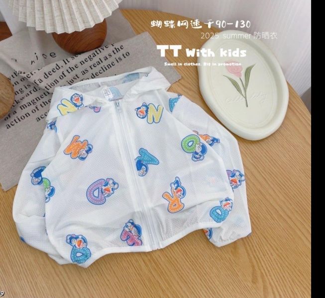 現貨男童限量款式多拉A夢卡通網眼防曬外套 