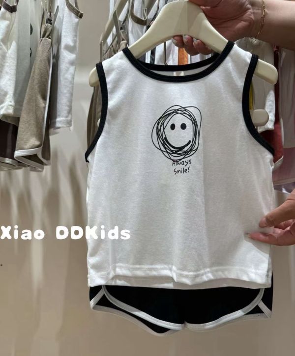 現貨男女童微笑透氣套裝附實拍（2色） 