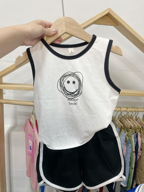 現貨男女童微笑透氣套裝附實拍（2色） 