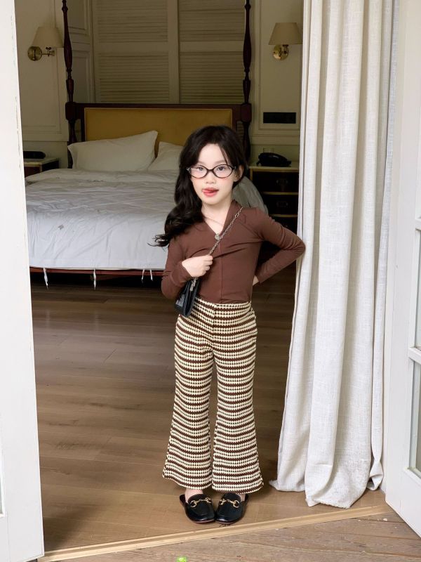 預購秋款女童休閒條紋氣質套裝尺寸90-130 