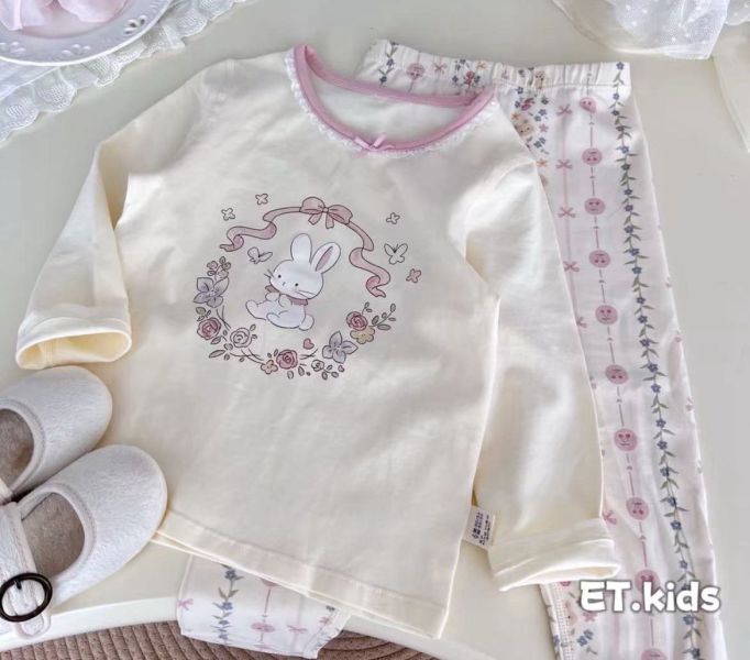 現貨秋款女童兔兔局家服套裝尺寸90-130 