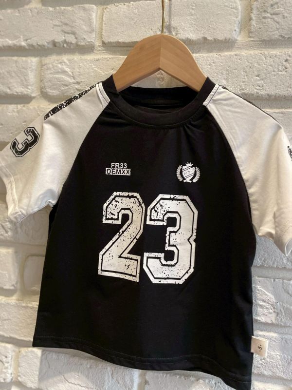 現貨夏款男童黑白拚色23上衣尺寸90-130 