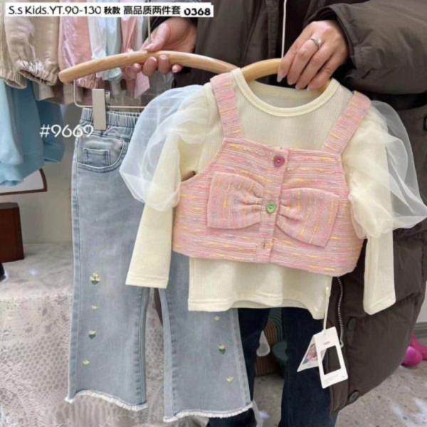 現貨秋款女童氣質小香風兩件式套裝上衣尺寸90-130附實拍 不含褲子 