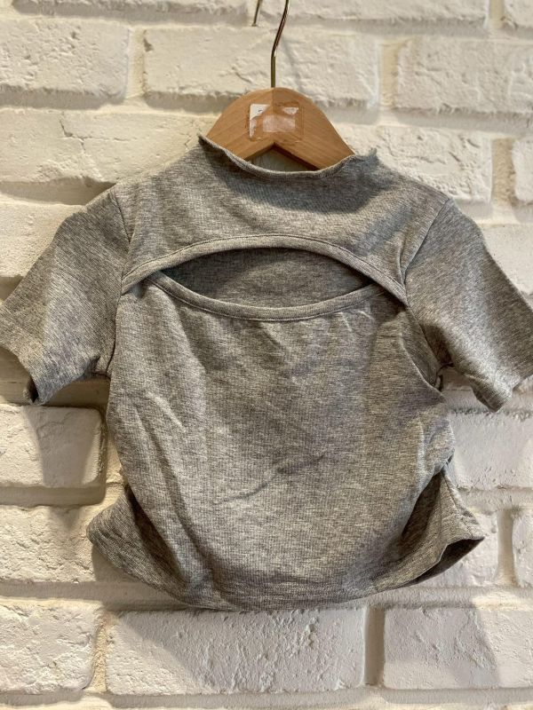 26075-1現貨夏款女童灰色不對稱設計感蝴蝶結短版上衣尺寸80-120 