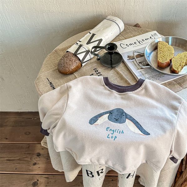 預購秋款女童兔兔上衣尺寸80-130 