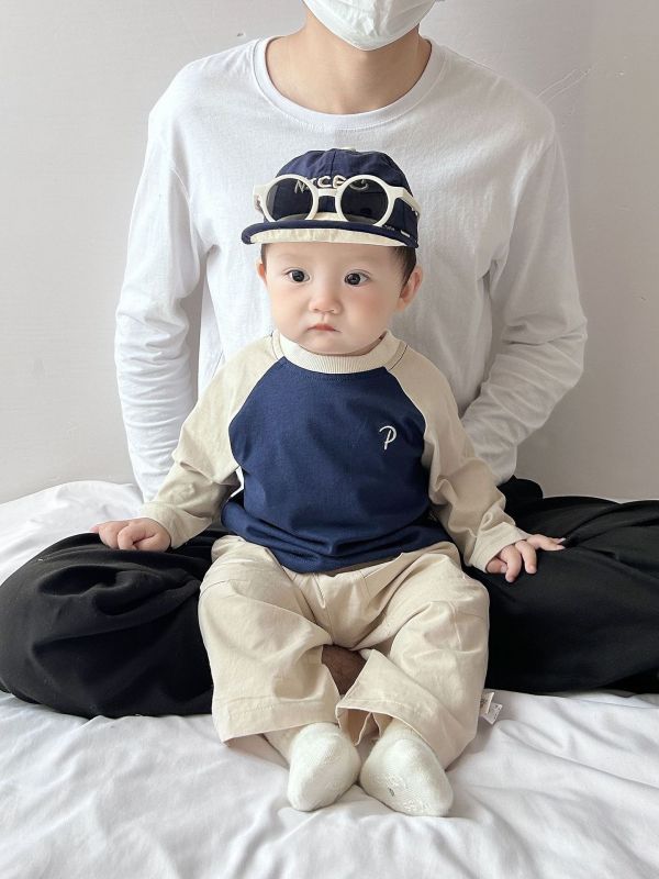 預購秋款男女童字母拼色拼接上衣尺寸73-110 